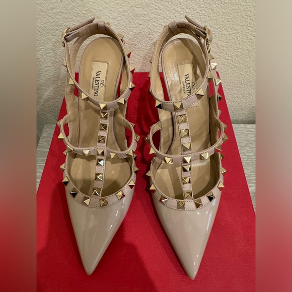 Valentino Rockstud Pointed Pump - Poudre/Nude - Size 38 (7.5/8) Great Condition - Picture 2 of 15